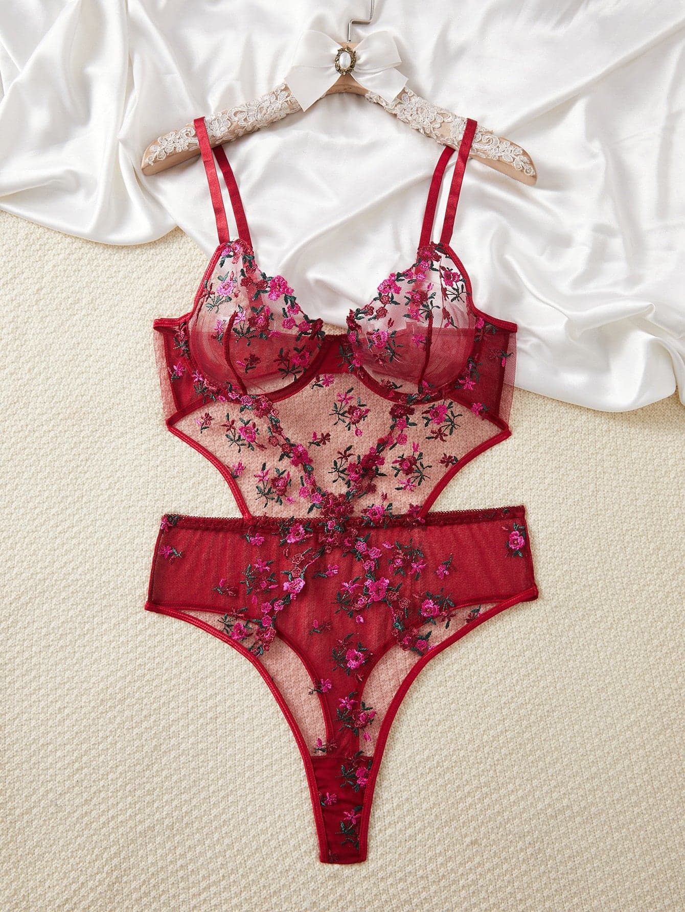 Body en tulle brodé rouge