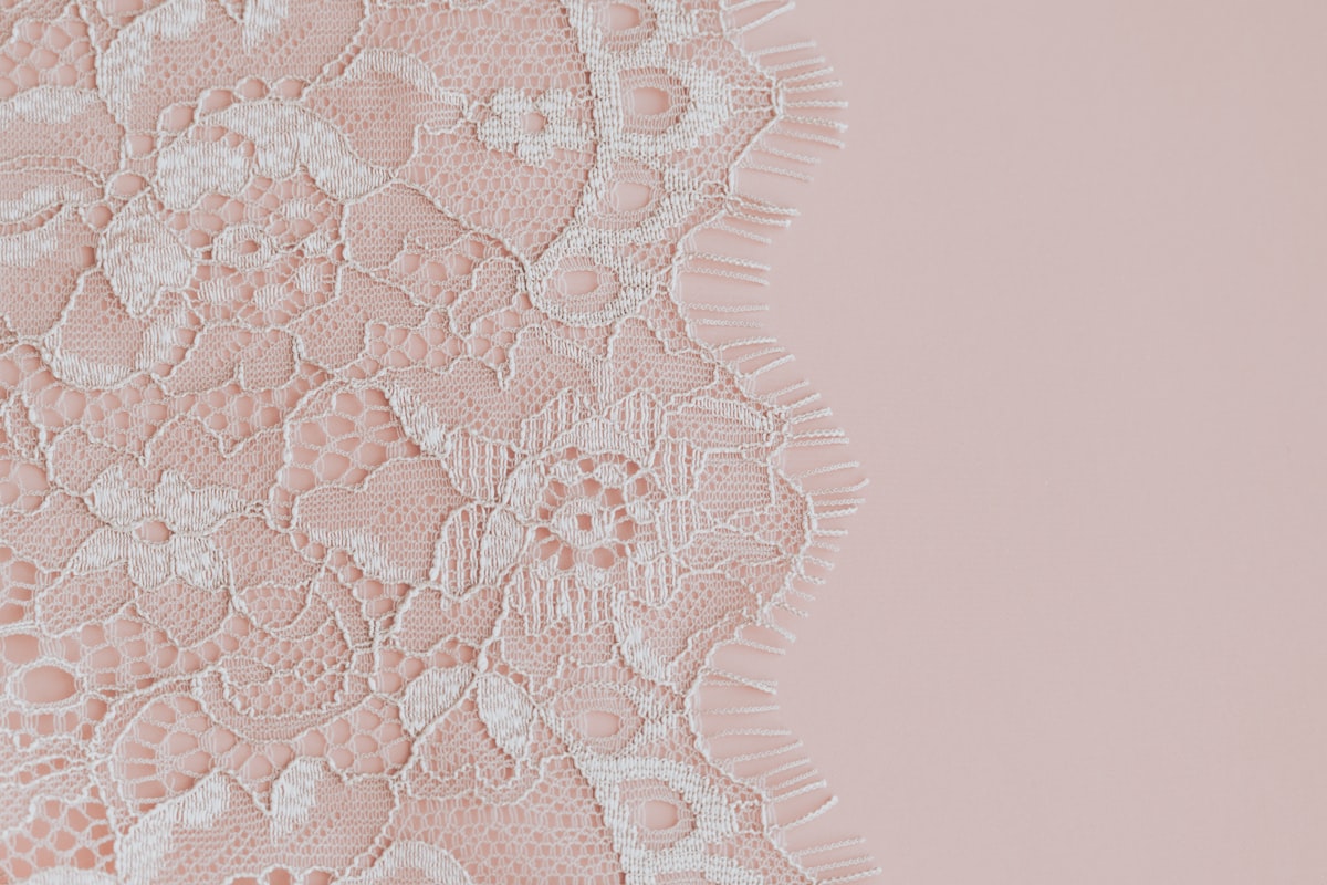 Dentelle française délicate - savoir-faire lingerie