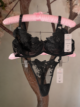 Ensemble Lingerie Florale Élégance – Soutien-Gorge Dentelle & String Assorti