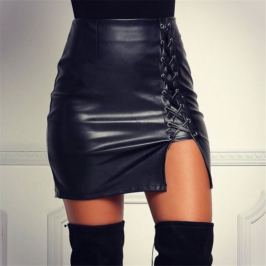 Mini-Jupe de Soirée Lace-Up en Simili Cuir – Noir Intense